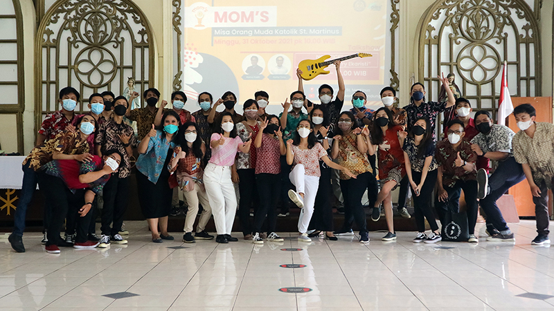 MOM'S - Incer Chemistry Ekaristi