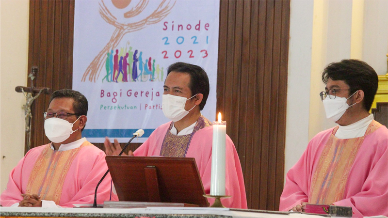 Misa Orang Muda (MOM'S) - Return to God